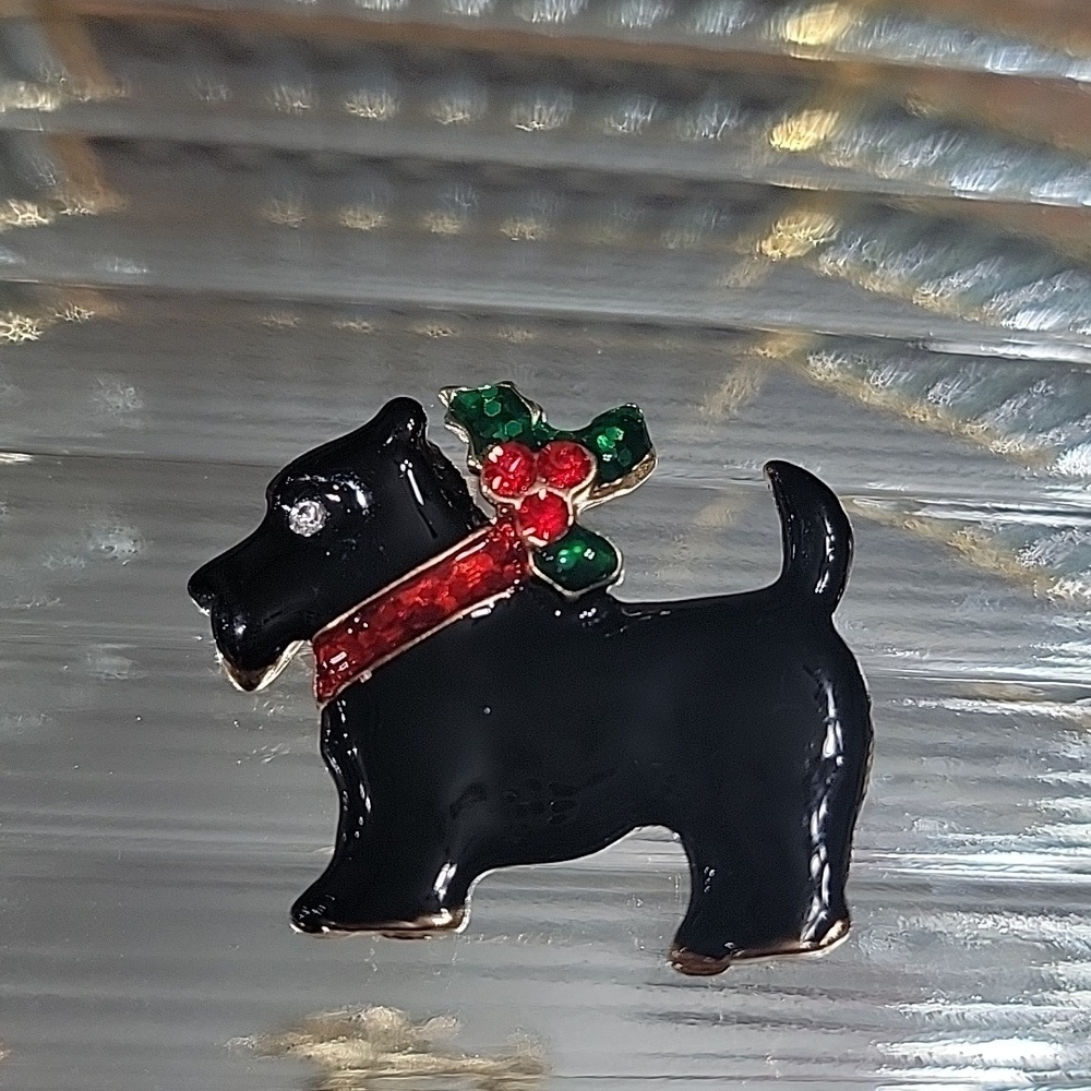 Scottish Terrier Black Enamel Red Vintage Christmas Holiday Figural Brooch